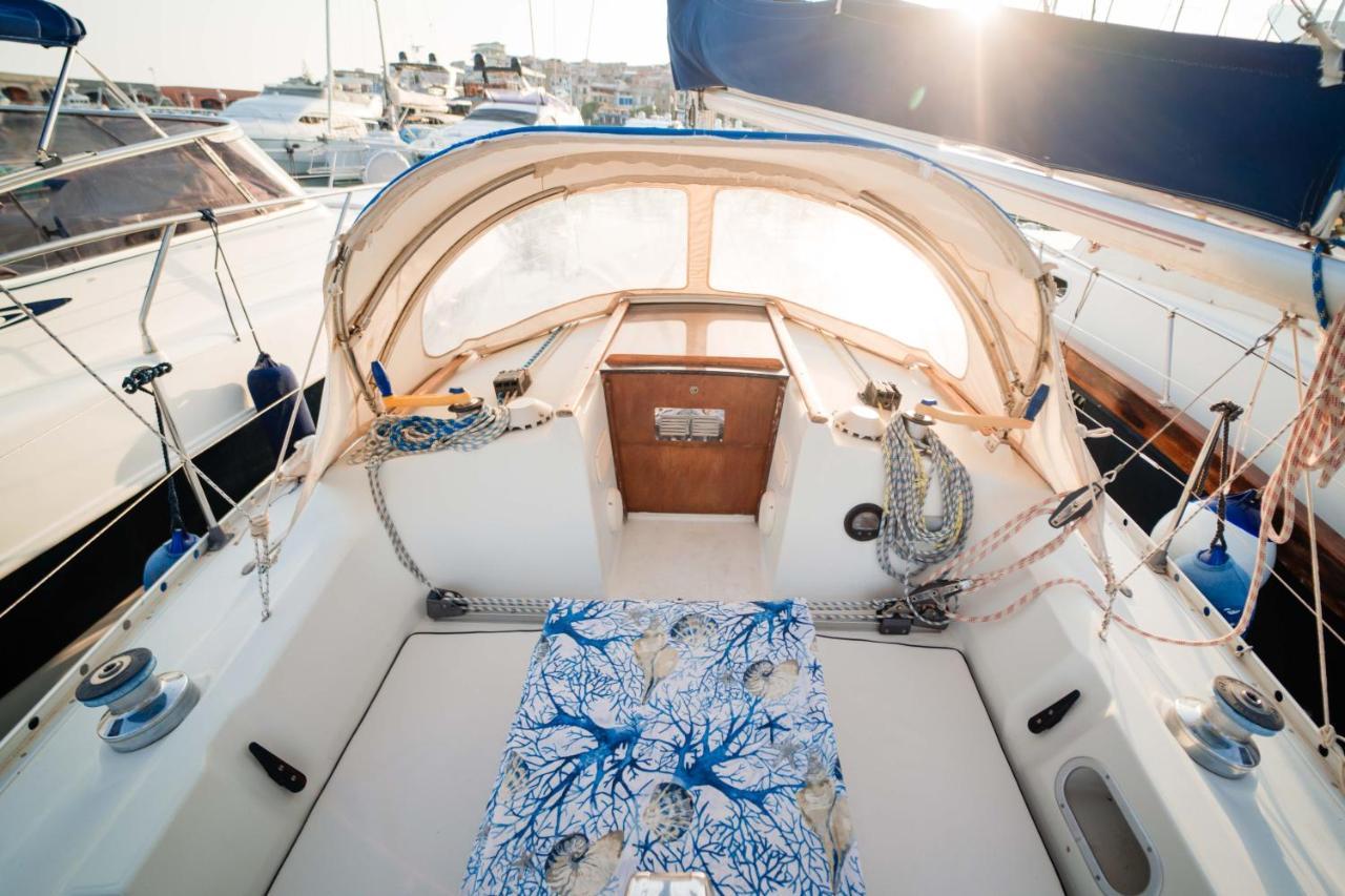 Fortuna In Boat Hotel Marina di Camerota Exterior foto